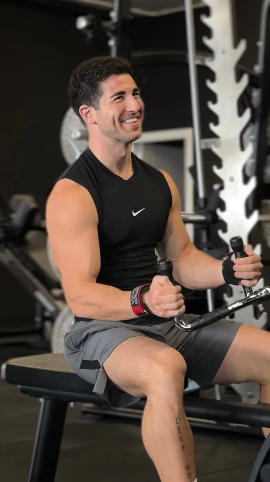 Paco Sierra entrenando en el gimnasio
